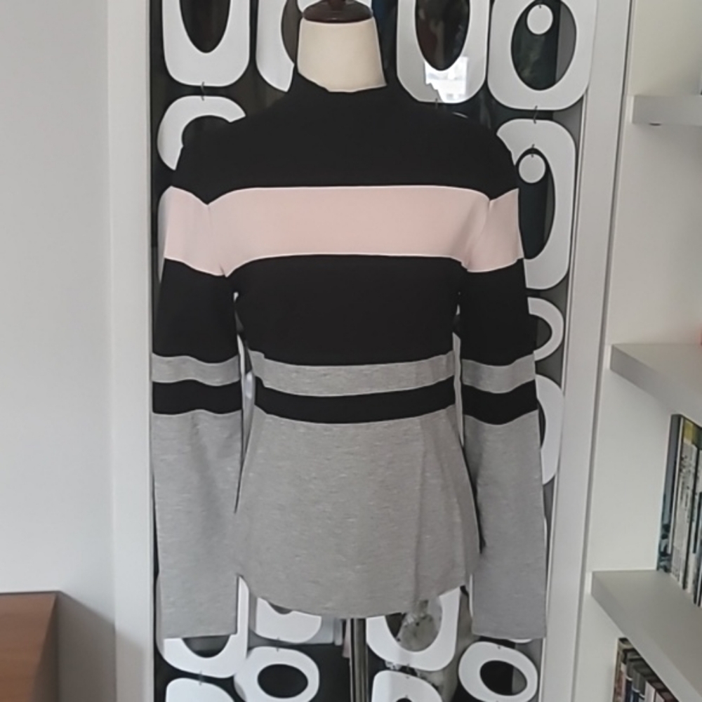Catherine MaLandrino Long Sleeve Mock Neck Zippered Top Size Med. NWT